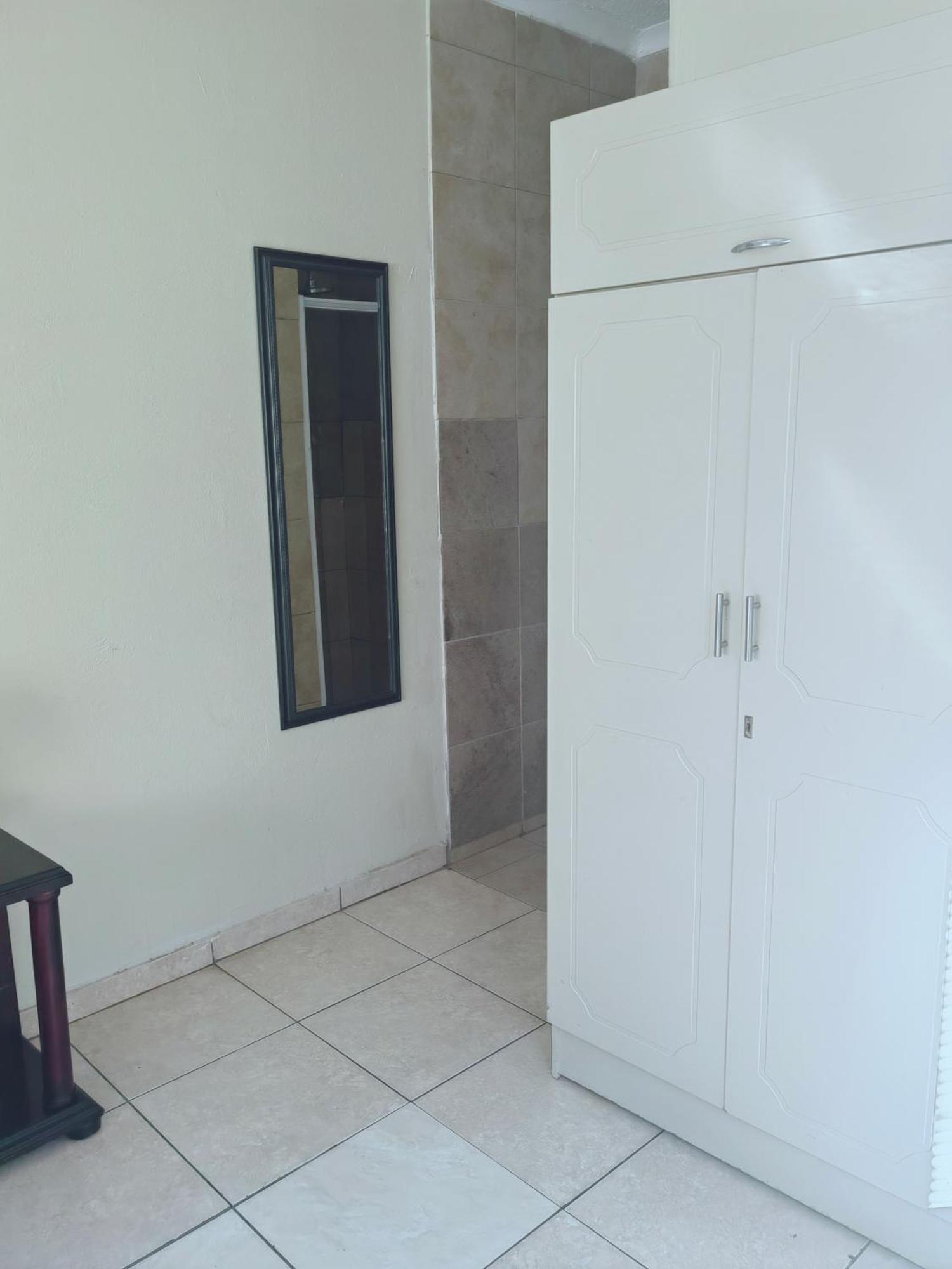 Choosers Express Boutique And - 2 Centurion